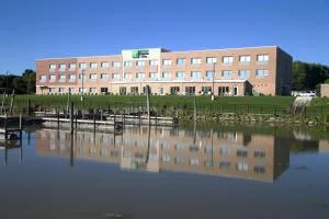 Holiday Inn Express & Suites Port Huron by IHG - Port Huron