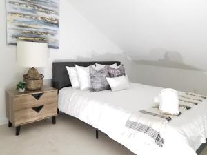 9BR-SLEEPS 19. Amazing Deal!!