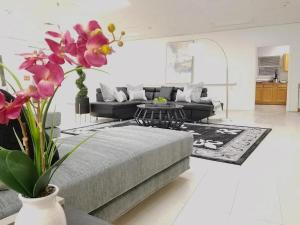 9BR-SLEEPS 19. Amazing Deal!!