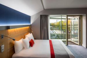 Hotels Holiday Inn Express Paris-Canal De La Villette, an IHG Hotel : Suite Deluxe - Vue sur Port de Plaisance