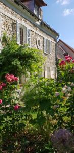 Maisons d'hotes Avenue du Chateau : Chambre Double - Vue sur Jardin