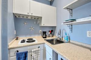 Naples Studio with Resort Amenities - Near Marina!