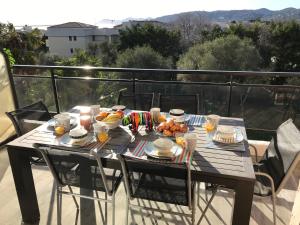 Appartement 3 pieces, refait a neuf, haut standing, piscine, mer a pieds