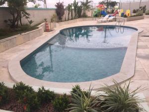 Joneson aluga um apto 3 Quartos na beira da Praia do Forte