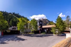 Red Wolf Lodge at Olympic Valley - Alpine Meadows