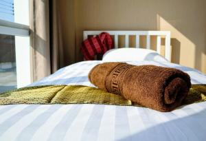 Modern Townhome at the Saturday Market and Old City