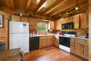 Mountain Serenity Cabin