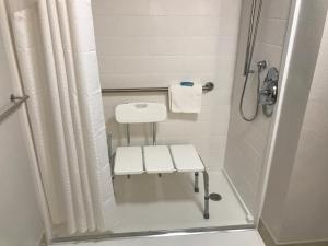 Queen Room with Two Queen beds - Disability Access/Roll In Shower - Non-Smoking room in Holiday Inn Express - Naples South - I-75 an IHG Hotel