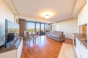 Leo Sea View Apartments