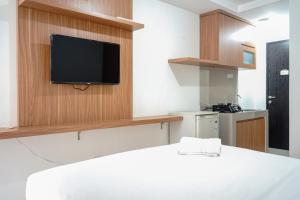 Stylish and Posh Studio Baileys Apartment By Travelio