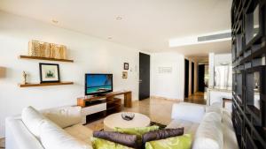 Elements Garden House 5 condo