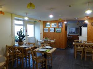 Hotels Hotel Le Progres Dorlotel : photos des chambres