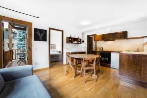 Two-Bedroom Apartment with Balcony room in Esquirol Apartments