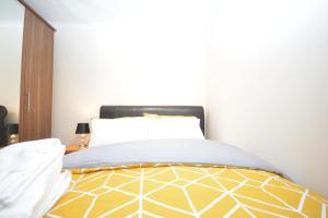 London Luxury 5 Bedroom House 2 min walk to the Tube Station