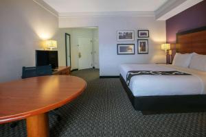 King Room - Disability Access room in La Quinta by Wyndham Dallas North Central