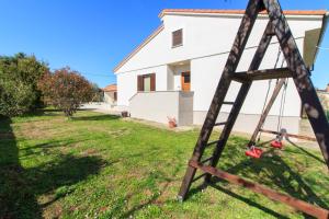 Cozy villa Nina with private pool near Pula, 2km from the beach