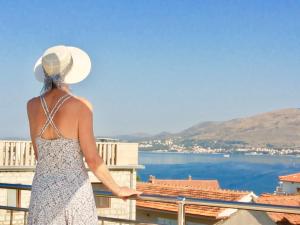 Apartment up to 8 people with sea view from roof terrace