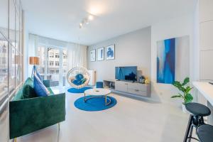 Riverfront Gdańsk, Sun & Snow