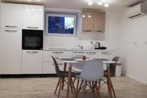 Apartman Tomki - modern, refurbished 2 bedroom apartment - 4 guests