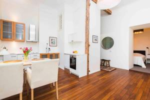 Best location, beautiful and quiet Old Town apt.