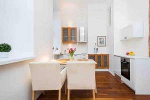 Best location, beautiful and quiet Old Town apt.