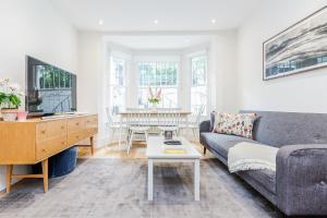 Bonnington Gardens - 1 bed open plan basement flat