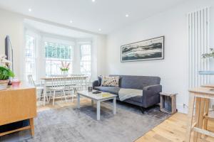 Bonnington Gardens - 1 bed open plan basement flat