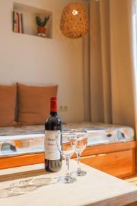 COZY 1BR APT RECENTLY RENOVATED IN CITY CENTRE