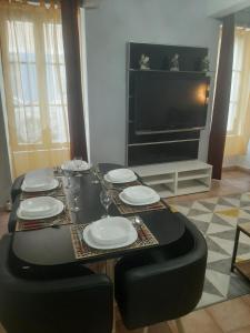 Appartements MAISON 100 M2, Terrasse 25 m2, Clim, 3 chbs avec tv, parking : photos des chambres