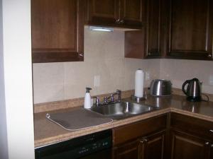 1 Mi to Shelter Cove Hilton Head Resort Condo!