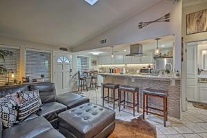 5 Mi to Dtwn Austin Gem with Pool, Pets Welcome