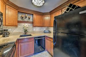 Downtown Air Conditioned Condo Walk to Beaches