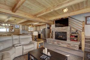 Alpine Ski Lodge: Amazing View and Private Hot Tub