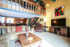 Three-Bedroom Apartment room in Snowcreek 288 Condo