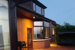 Sunny Lynn - 奥尔德姆