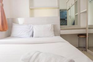 Warm and Cozy 2BR Green Pramuka Apartment near Mall By Travelio