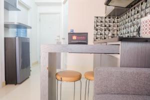 Warm and Cozy 2BR Green Pramuka Apartment near Mall By Travelio