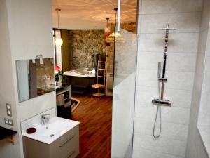 B&B / Chambres d'hotes Appartement spa privatif Grenoble At Home Spa : photos des chambres
