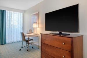 Queen Room with Pool View - Non-Smoking room in Holiday Inn Orlando – Disney Springs™ Area, an IHG Hotel