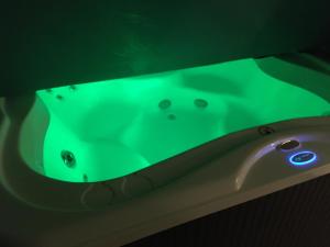 Apartment Electro with Jacuzzi