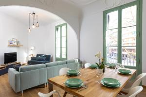 Modernist Family Apartment by PriorityVillas