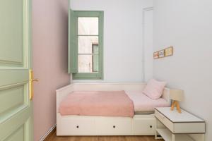 Modernist Family Apartment by PriorityVillas