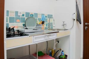 Comfy and Warm Studio Grand Kamala Lagoon Apartment By Travelio