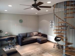 Family or Group Apartment in Green Center