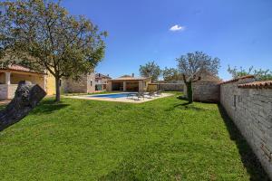 Istrian villa Orbanići with private pool for up to 12 persons