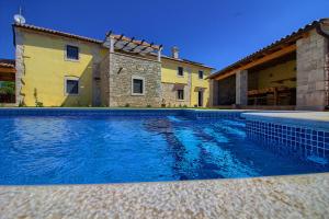 Istrian villa Orbanići with private pool for up to 12 persons