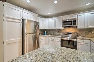 Cozy Condo Steps to Lake Michigan, 5 Mi to Boyne!