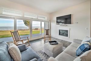 Waterfront Scotland Beach Retreat w Private Beach