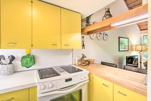 Lincoln Condo with Amenities and Shuttle to Loon!