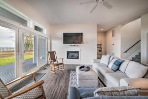 Waterfront Scotland Beach Retreat w Private Beach